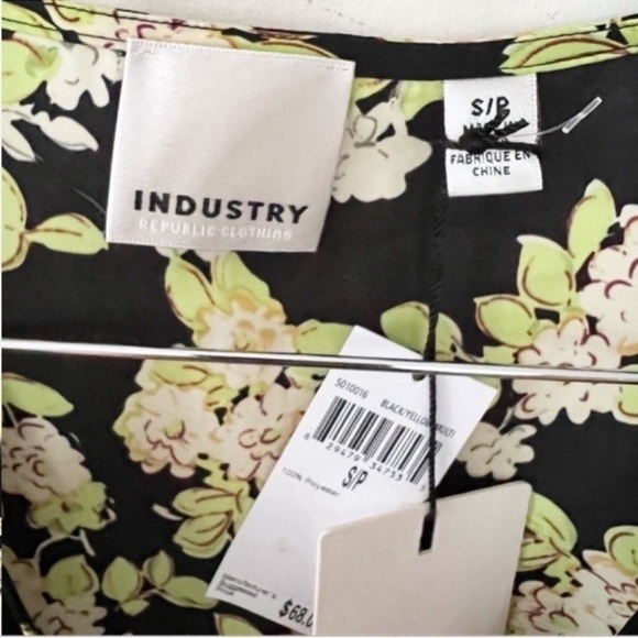 Industry Green Floral Print Wrap Front Blouse Satin Size Small NEW Smocked Waist - Picture 3 of 7